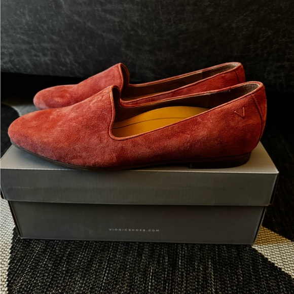 Vionic Flats - Picture 4 of 6